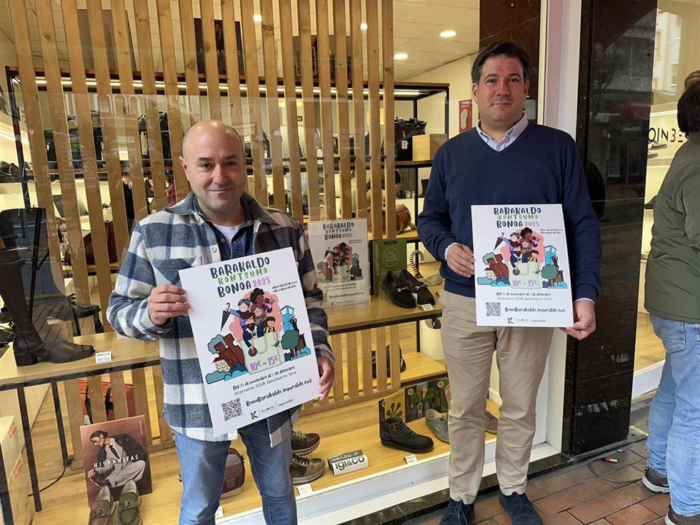 El presidente de Inguralde, la Agencia de Desarrollo del Ayuntamiento de Barakaldo, David Solla, presenta la campaña de bonos consumo.
