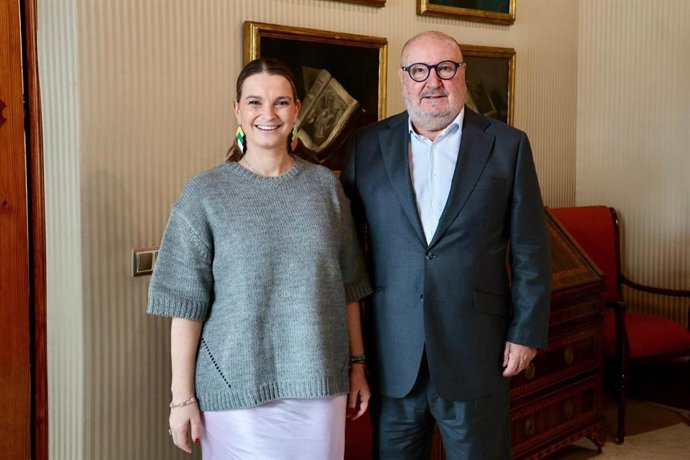 La presidenta del Govern, Marga Prohens, recibe al presidente del Foro España Cívica, Mariano Gomá.