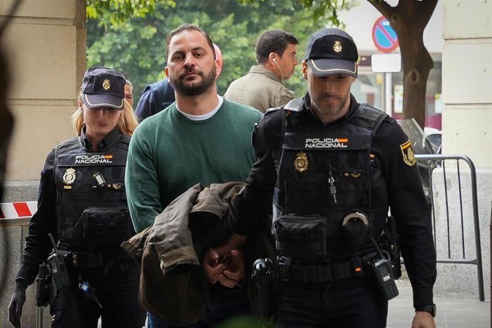 Archivo - El sobrino de María del Monte, Antonio Tejado llega a los juzgados para declarar sobre el robo a María del Monte. A 15 de marzo de 2024, en Sevilla (Andalucía, España).