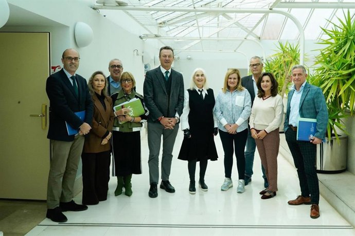 La presidenta del Consejo Económico y Social (CESCAN), Carmen Sánchez Morán, comparece en comisión parlamentaria para exponer la valoración de este órgano sobre el proyecto de Presupuestos de Cantabria de 2026