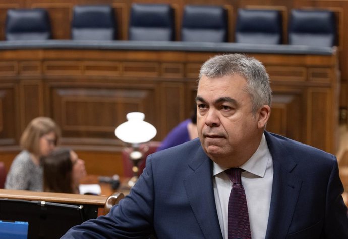 Archivo - Arquivo - O Secretário de Organização do PSOE, Santos Cerdán, em sua chegada a uma sessão plenária no Congresso dos Deputados, em 21 de março de 2024, em Madri (Espanha). A sessão plenária do Congresso debate e vota hoje a criação da comissão pr
