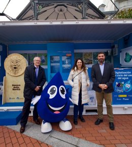El Gerente De Cadasa, Manuel Gutiérrez; La Directora General Del Agua, Vanesa Mateo Y El Alcalde De Valdés, Óscar Pérez.