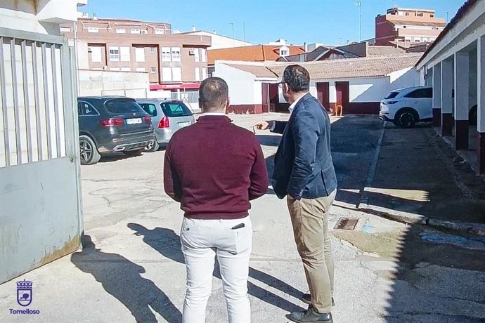 El Ayuntamiento renovará el aparcamiento ubicado frente al Mercado de Abastos.
