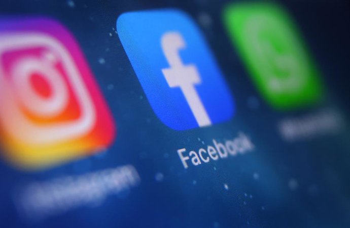 Archivo - Arquivo - FILED - 04 de outubro de 2021, Baviera, Kempten: Uma visão geral dos ícones do Instagram, Facebook e WhatsApp exibidos na tela de um smartphone. O governo da Índia aumentará a influência sobre o conteúdo das mídias sociais. Foto: Karl-