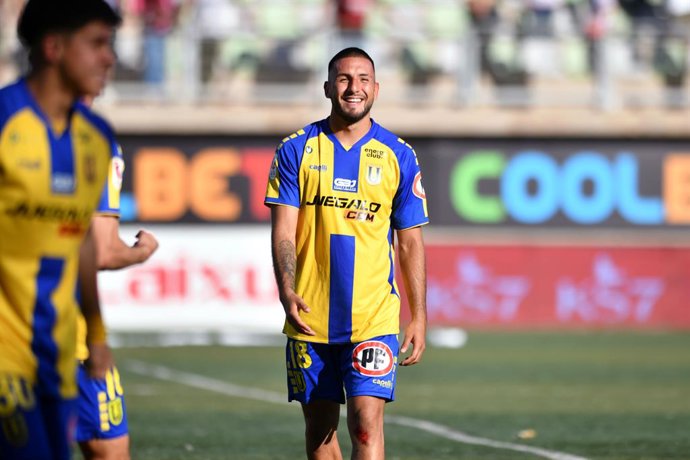 Futbol, Deportes Copiapo vs Universidad de Concepcion. Fecha 30, Liga de Ascenso 2025. Los jugadores de Universidad de Concepcion, centro, celebran el triunfo y la Liga de Ascenso contra Deportes Copiapo durante el partido de primera division B disputado