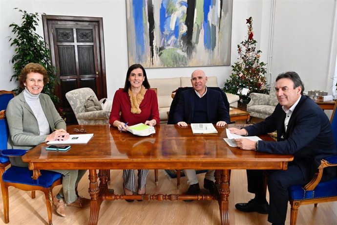 Archivo - Reunión de seguimiento del convenio entre Ayuntamiento de Santander y Racing. Imagen de archivo