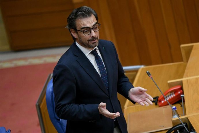 El conselleiro de Presidencia, Diego Calvo, en el Parlamento.