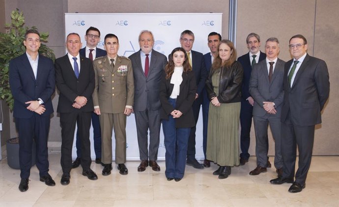 Encuentro informativo ‘Defensa y tecnologías duales: la consultoría ante el reto de la seguridad'.