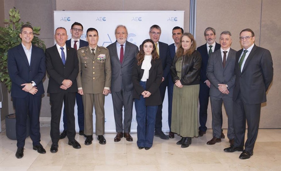 Encuentro informativo Defensa y tecnologías duales: la consultoría ante el reto de la seguridad'.