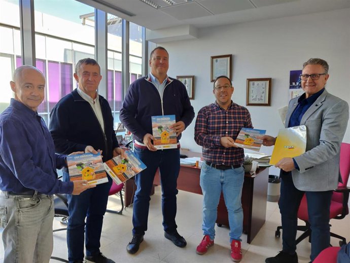 Reunión entre representantes de UAGA y técnicos del Gobierno de Aragón.