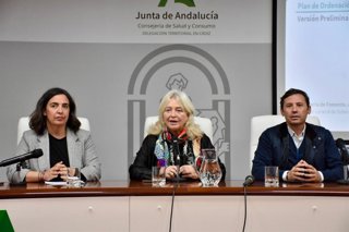 Mercedes Colombo, Carmen Sánchez y Javier Ros presentando el POTA.