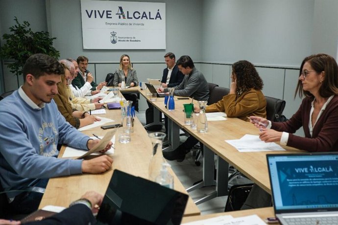 Pleno del Ayuntamiento de Alcalá de Guadaíra aprueba nuevas ayudas para ascensores y el presupuesto 2026 'Vive alcalá'