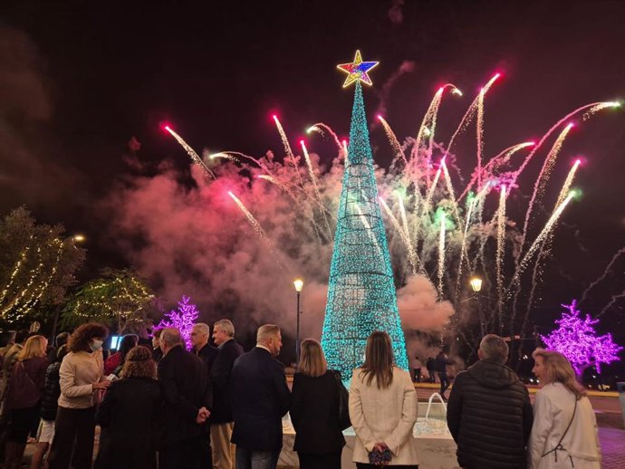 Momento del encendido navideño en el Hospital Universitario Torrecárdenas de Almería.