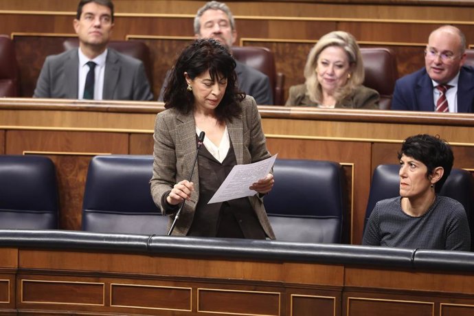 La ministra de Igualdad, Ana Redonod, interviene durante una sesión de control al Gobierno, en el Congreso de los Diputados, a 19 de noviembre de 2025, en Madrid (España). 