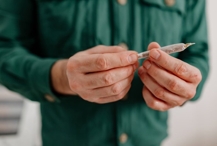 Imagen de recurso de un consumidor de cannabis.
