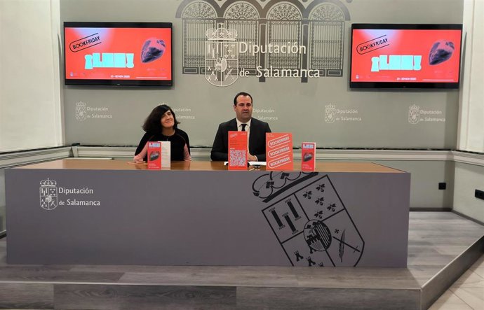 El diputado de Cultura en Salamanca, David Mingo, junto a la directora de la asociación impulsora del proyecto 'Soydelacuesta', Lara Sánchez.