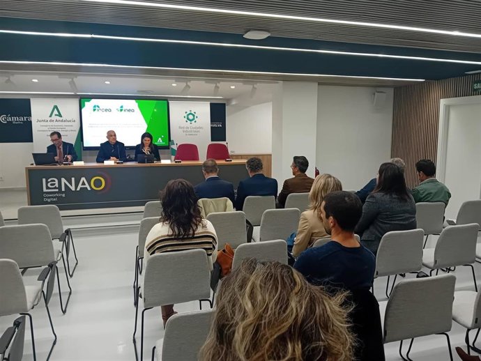 Joranda informativa al tejido empresarial de Huelva para dar a conocer la línea de incentivos INCEA e INEA.