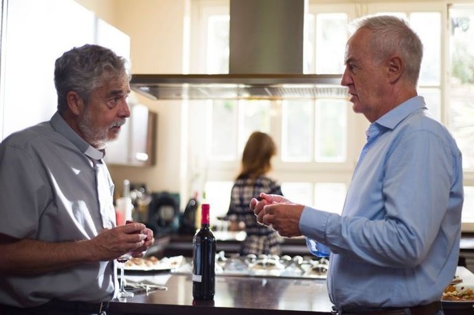 La nueva película escrita, dirigida y protagonizada por Carlos Iglesias junto a Silvia Marsó, Paula Iglesias, Carlos Hipólito, Eloísa Vargas, con la colaboración especial de Roberto Álvarez, Manuel Morón, Miguel Rellán y Luisa Gavasa.