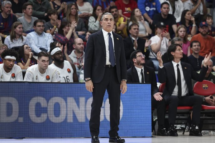 Sergio Scariolo, head coach of Real Madrid, looks on during the EuroLeague Regular Season Round 9 match played between FC Barcelona and Real Madrid at Palau Blaugrana on November 07, 2025 in Barcelona, Spain.