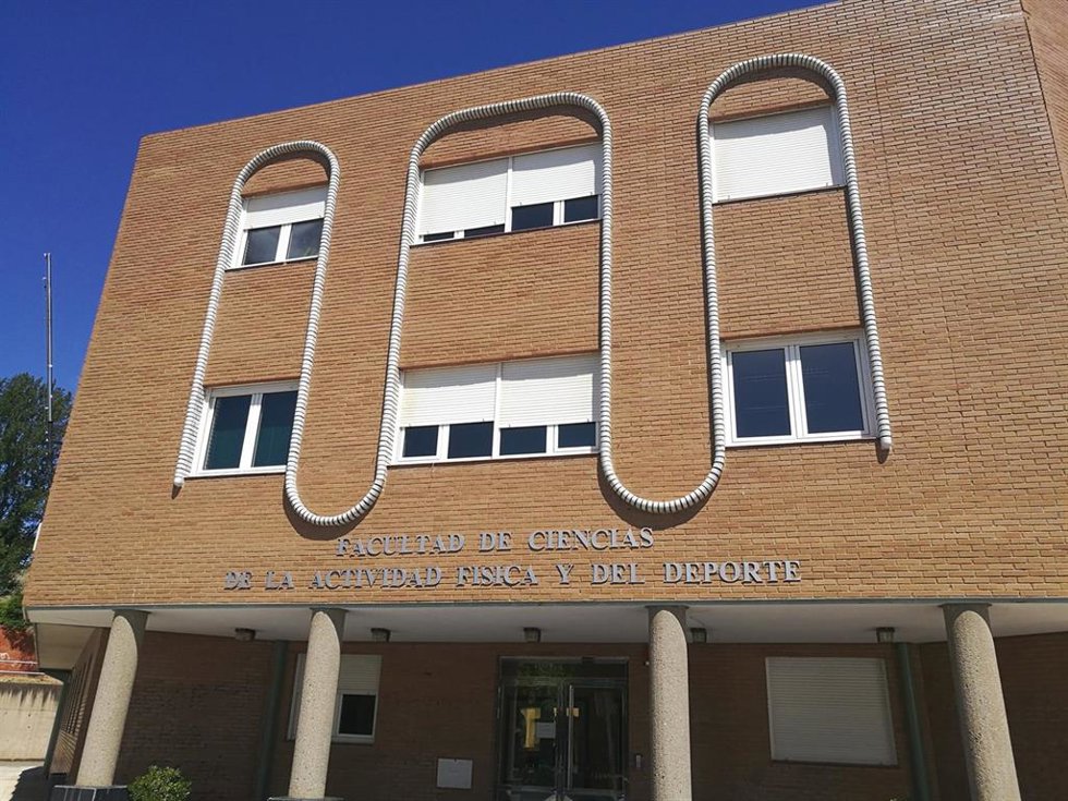 Entrada a la Facultad de CIencias de la Actividad Física y del Deporte de la ULE, que acogerá el seminario 'Big Data y Análisis Avanzado en Baloncesto'.