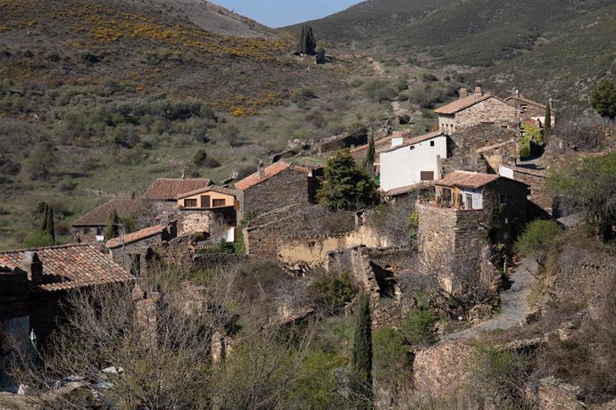 Archivo - Vista general de Patones de Arriba, a 6 de abril de 2022, en Patones de Arriba, Madrid (España). 
