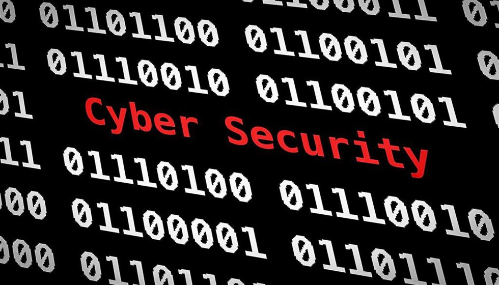 Archivo - Imagen de archivo de una pantalla con código y la palabra "ciberseguridad"