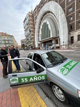 El periodista Raúl Rodríguez, junto al historiador Enrique Berzal, durante la emisión del programa 'Más de uno Valladolid'.