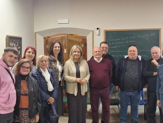 La delegada territorial de Salud y Consumo en Jaén, Elena González, durante su reunión con Aplijer.
