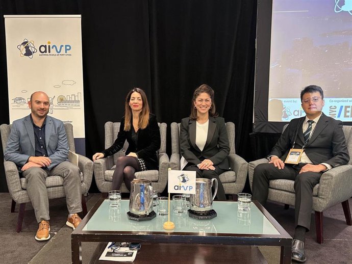 La presidenta de la APA, Rosario Soto, participa en la Conferencia Mundial de Puertos y Ciudades 2025.