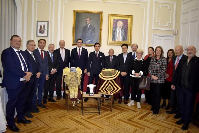 Morante de la Puebla, XI Trofeo Vestido de Luces Rioja y Oro otorgado por el Centro Riojano de Madrid