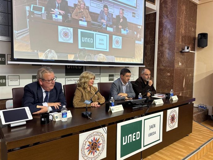 Presentación del libro 'La primera vuelta al mundo y Francisco de los Cobos, secretario de un imperio universal y ultramarino'.