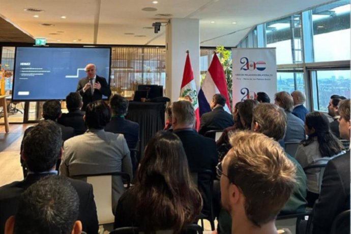 Viceministro de Relaciones Exteriores, embajador Félix Denegri, promovió activamente inversiones hacia el Perú, en Países Bajos.