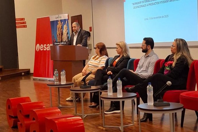 Especialistas participaron en jornada de actualización en toxicología y evaluación de riesgos con agroquímicos.