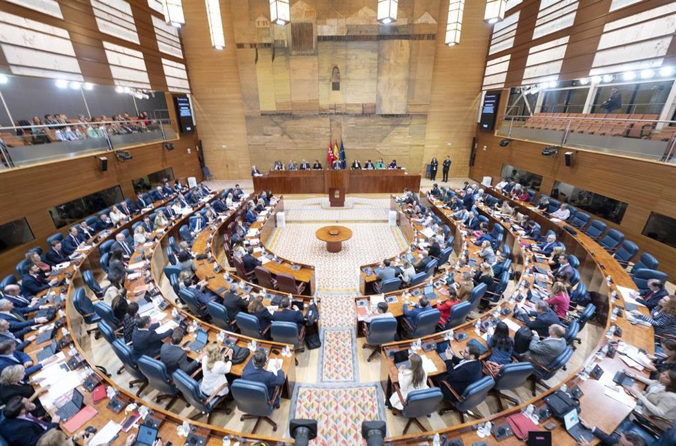 Archivo - Vista general de la Asamblea de Madrid, durante una sesión plenaria.