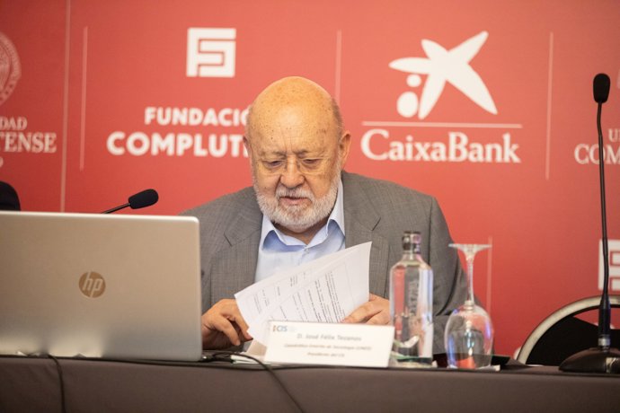 El presidente del CIS, José Félix Tezanos, participa en el curso 'Democracia y opinión pública en el siglo XXI' dentro de los Cursos Complutense de Verano, en el Hotel EXE Victoria Palace, a 2 de julio de 2025, en San Lorenzo de El Escorial, Madrid 