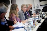 Función Pública vuelve a reunirse hoy con CCOO, UGT y CSIF tras rechazar su oferta salarial para funcionarios