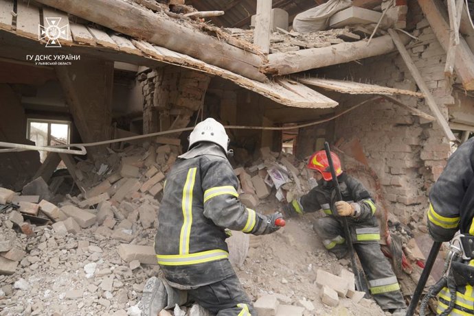 Archivo - Arquivo - 9 de março de 2023, Lviv, Oblast de Lviv, Ucrânia: VÍDEO DISPONÍVEL: ENTRE EM CONTATO COM INFO@COVERMG.COM PARA RECEBER**... Estas imagens e este vídeo mostram as consequências de um ataque fatal de mísseis russos contra edifícios resi