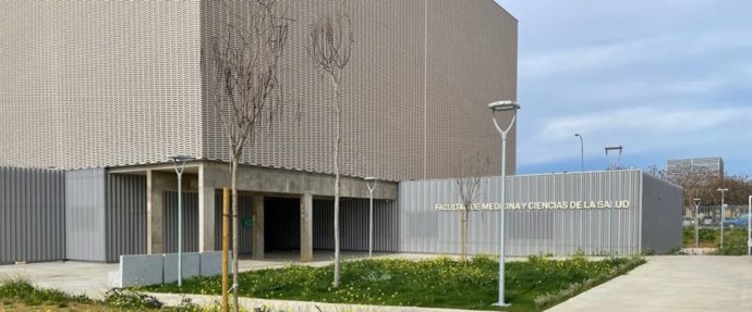 La UEx aprueba que el nuevo edificio de la Facultad de Medicina se denomine 'Guillermo Fernández Vara'