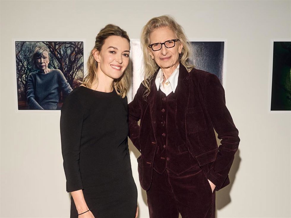 Marta Ortega y Annie Leibovitz, en la preinauguración de 'Wonderland' en la Fundación MOP en A Coruña