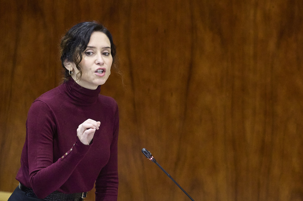 La presidenta de la Comunidad de Madrid, Isabel Díaz Ayuso, interviene durante un pleno de la Asamblea de Madrid, a 20 de noviembre de 2025, en Madrid (España)