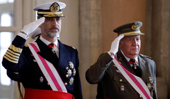 Archivo - Felipe VI preside la Pascua Militar con la presencia del Rey Juan Carlos