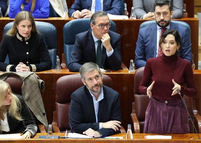 A Presidente da Comunidade de Madri, Isabel Díaz Ayuso, durante uma sessão plenária na Assembleia de Madri, em 13 de novembro de 2025, em Madri (Espanha). O estado da saúde pública na Comunidade de Madri após os incidentes detectados nos testes de triagem