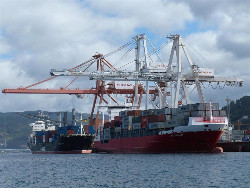 Archivo - Contenedores de exportación en el Puerto de Vigo
