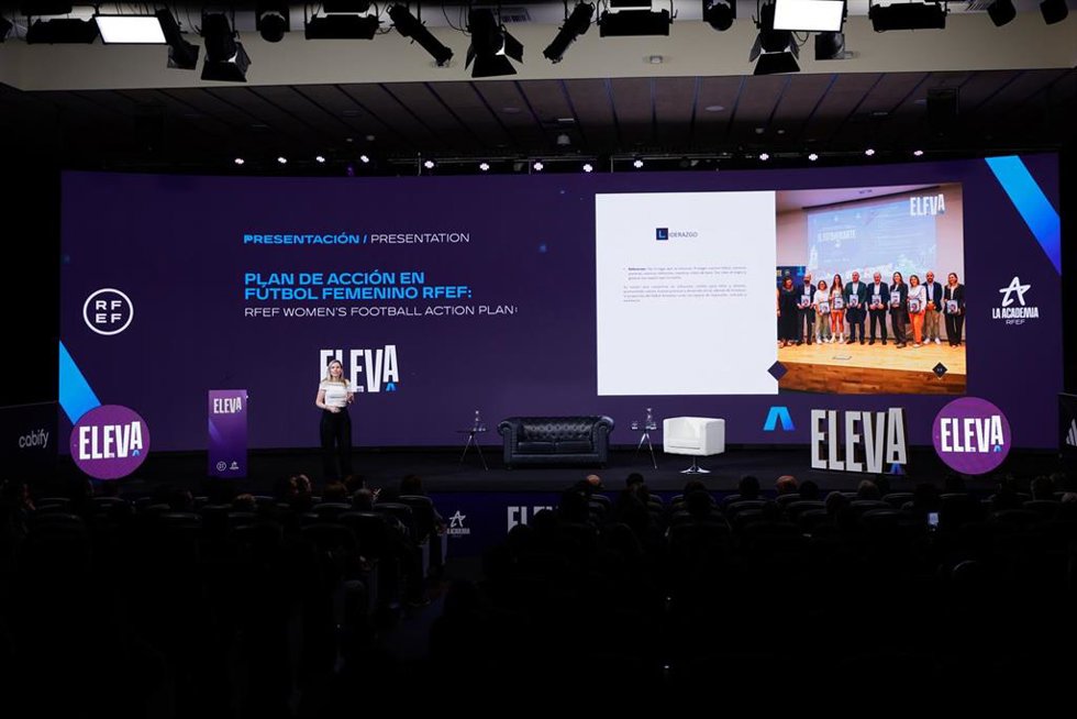 Reyes Bellver, directora de Fútbol Femenino de la RFEF, durante su ponencia en el Congreso 'ELEVA'