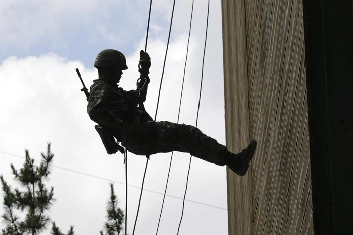 Archivo - July 26, 2017 - Pohang, GYEONGBUK, SOUTH KOREA - April 12, 2019-Pohang, South Korea-South Korean Marine Trainees take part in an 7week course basic training camp at the South Korean Marine Training Center in Pohang, South Korea. On comming April