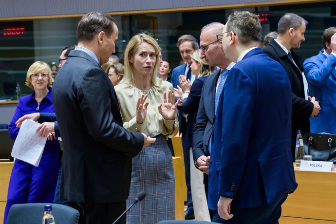 La Alta Representante de la UE, Kaja Kallas, junto a los ministros de Exteriores del bloque antes de la reunión del Consejo de Exteriores en Bruselas.