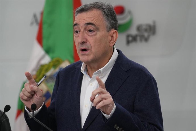 El presidente del EBB del PNV, Aitor Esteban, en una rueda de prensa en Bilbao