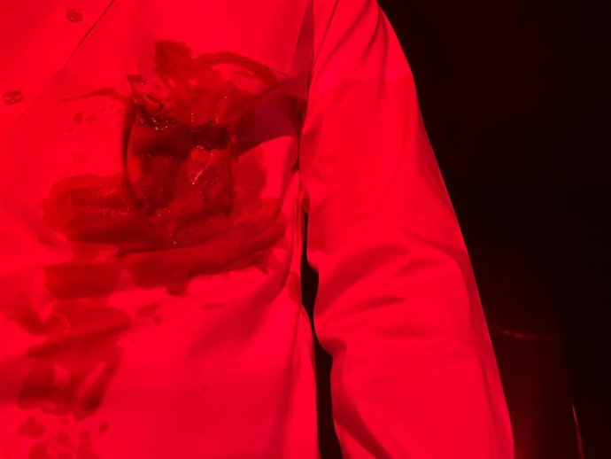 Um truque simples dos anos 80 que muitos esqueceram: ele remove instantaneamente as manchas de graxa das roupas.