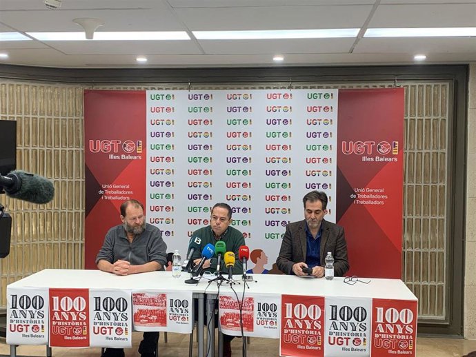 El secretario general de UGT Servicios Públicos, Miguel Ángel Romero, en rueda de prensa