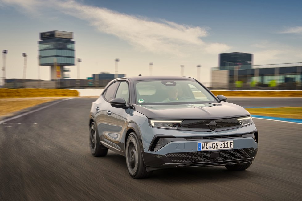 Opel Mokka GSE, el SUV deportivo más potente de la marca con 281 CV y 336 km de autonomía eléctrica